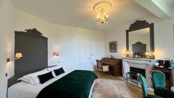 Habitación doble Deluxe | Ropa de cama de alta calidad y camas Select Comfort