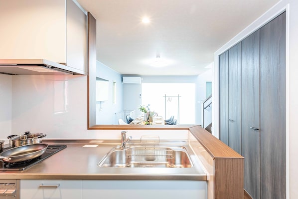 Comfort Villa | Private kitchen | Full-sized fridge, microwave, stovetop, electric kettle - Nankai Shirahama Angel (Shirahama)