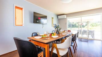 Comfort Villa | In-room dining