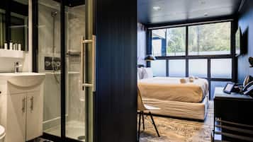 Standard Twin Room | In-room safe, individually decorated, individually furnished