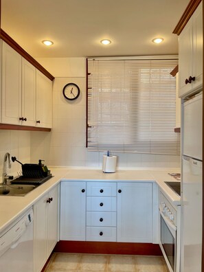 Fridge, microwave, oven, dishwasher - 121 Seafront, heated pools, golf (San Miguel)