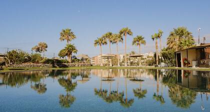 Seafront bungalow, golf, swimming pool, relax pool, 86