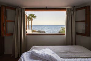 3 chambres, coffres-forts dans les chambres, fer et planche à repasser