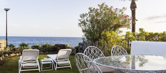 Seafront bungalow, golf, swimming pool, relax pool, 86