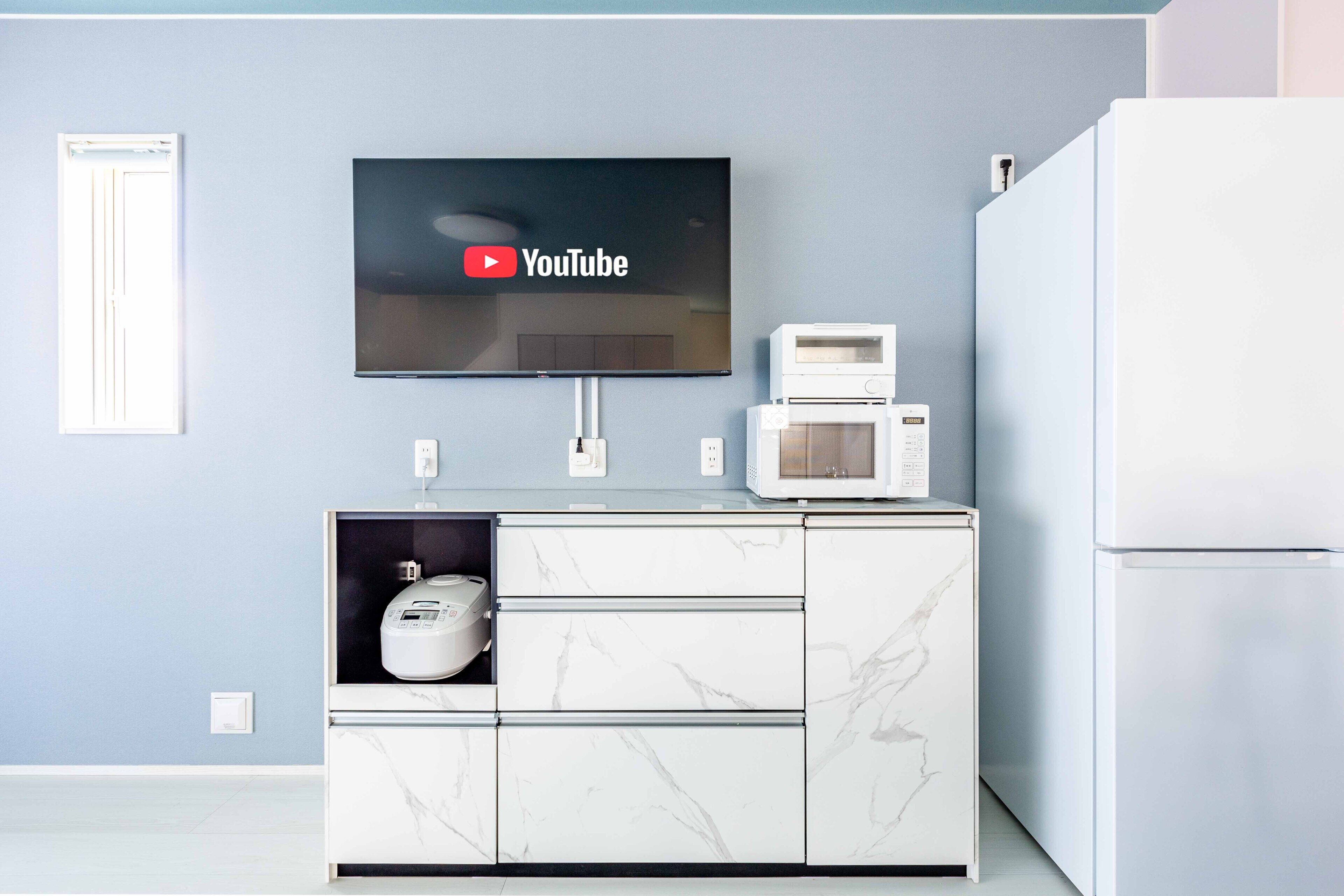 Design Villa | Private kitchen | Microwave, electric kettle, toaster, rice cooker