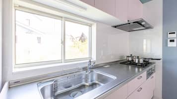 Design Villa | Private kitchen | Microwave, electric kettle, toaster, rice cooker