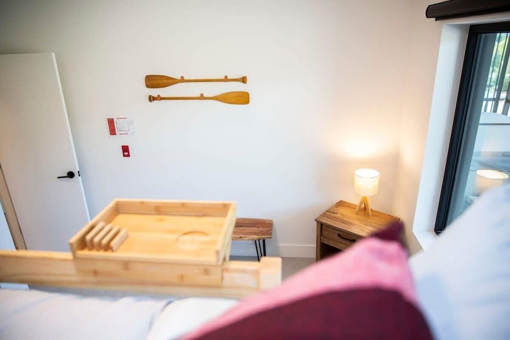 Domino Condo Bunk Bed & Hot Tub Revelstoke Vrbo