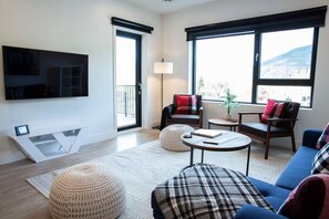 TV, bøker og kontorer