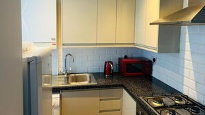 Studio | Dapur pribadi | Lemari es, microwave, oven, dan kompor