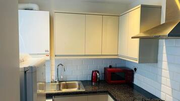 Studio | Private kitchen | Fridge, microwave, oven, stovetop