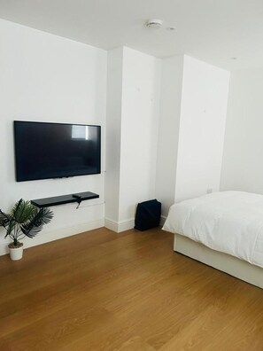 Studio - Impeccable 1-bed Studio in Barking (Barking)