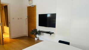 Studio | Wi-Fi gratis dan seprai linen