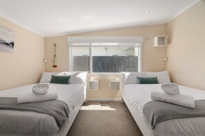 4 bedrooms, iron/ironing board, free WiFi, bed sheets