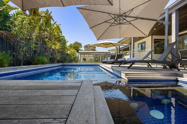 A heated pool - 5-12 JAN 26, POOL, SPA, SUMMER HOLIDAY ENTERTAINER, HEART OF SORRENTO (Sorrento)