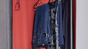 A wardrobe with hanging clothes and a radio. - StayHere Rabat - Agdal Boutique Hotel (Rabat)