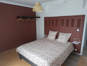 3 chambres, fer et planche à repasser, lit parapluie, Wi-Fi gratuit