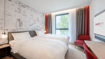 Habitación superior con 2 camas individuales | Edredón, escritorio, insonorización y wifi gratis