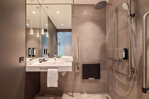 Standard Twin Room | Desk, laptop workspace, soundproofing, free WiFi