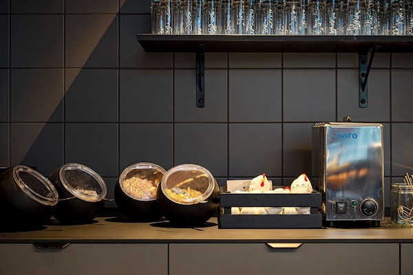 Colazione a buffet, servita nei giorni feriali (22 CHF a persona)