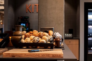 Buffet déjeuner servi en semaine (22 CHF par personne)