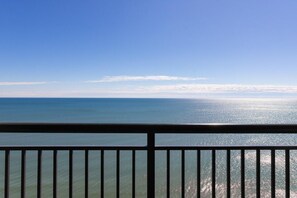 Property grounds - Newly Renovated 19th Floor Oceanfront 2 Bedroom (Myrtle Beach)