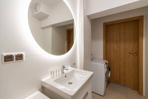 Dusche, Haartrockner, Shampoo