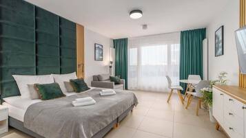 Iron/ironing board, WiFi, bed sheets