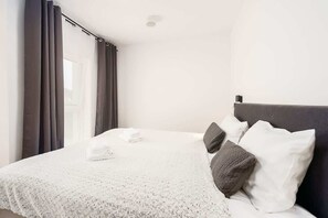 2 bedrooms, iron/ironing board, WiFi, bed sheets - Stylish Apartment | Parking | Balcony | 180 m to the Beach (Międzyzdroje)