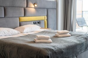 Iron/ironing board, WiFi, bed sheets