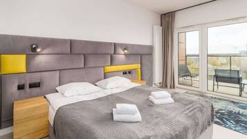 Een strijkplank/strijkijzer, wifi, beddengoed