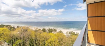 Stylish Studio with Balcony | Parking | Close to the Beach