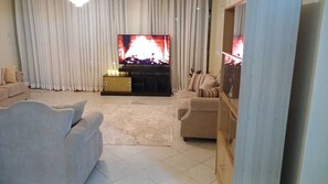 Living area - Bliss Nairobi-Homestay (Nairobi)
