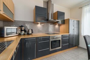 Fridge, microwave, oven, stovetop - Morskie Oko 77D Międzyzdroje | Practical Apartment | Beach | Balcony (Miedzyzdroje)