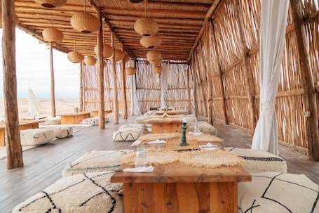 Restaurant. Alkamar Camp Agafay