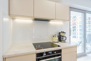 Frigorífic, forn, placa de cuina i rentaplats 