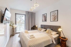 2 bedrooms, iron/ironing board, WiFi, bed sheets - Spacious Apartment with Balcony | Close to the Beach and Parking (Miedzyzdroje)