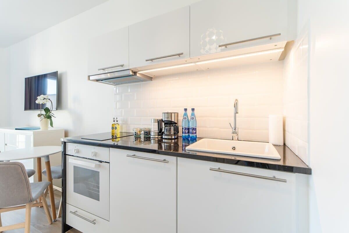 Fridge, oven, stovetop, dishwasher