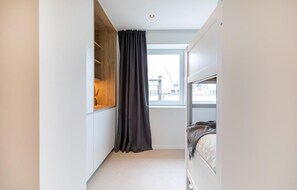 2 bedrooms, travel crib, free WiFi, bed sheets