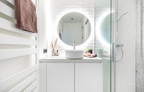 Douche, séchoir à cheveux