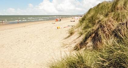 Awesome apartment in Koksijde with WiFi