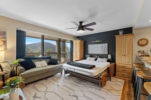 Free WiFi, bed sheets, wheelchair access - Private Balcony w/ Mountain Views of Keystone Resort & Great Shared Amenities (Keystone)
