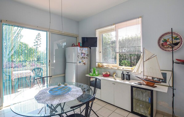 Fridge, microwave, dishwasher, coffee/tea maker