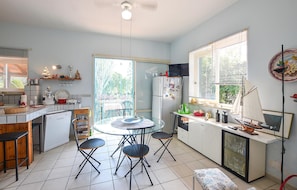 Fridge, microwave, dishwasher, coffee/tea maker
