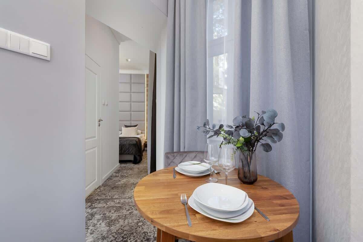 1 dormitorio, tabla de planchar con plancha, wifi y ropa de cama