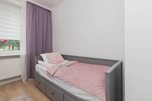 1 bedroom, desk, iron/ironing board, WiFi - Hallera Apartment | Pet-Friendly | Free Wi-Fi (Gdansk)