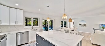 Sunken Treasure: On West Gulf Across from Beach!