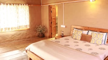 1 bedroom, Egyptian cotton sheets, premium bedding, desk