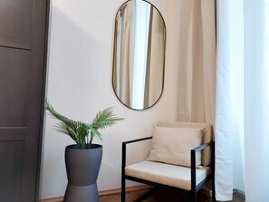 Individually decorated, individually furnished, laptop workspace - Stylish Apartments near AKH (Vienna)