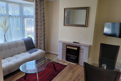 Bright & Homely Apartment