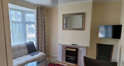 Bright & Homely Apartment